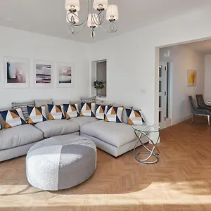 Host & - Oxford House Harrogate